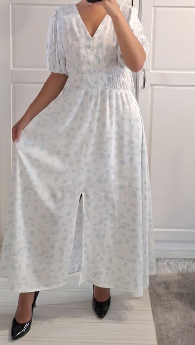 Piękna maxi jasna sukienka w niebieskie kwiatki z rękawkiem rozcięciem 100% wiskoza Ochnik L/40