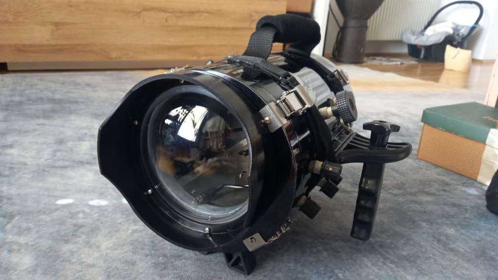 Canon XF100 z obudową podwodną Equinox i akcesoriami.