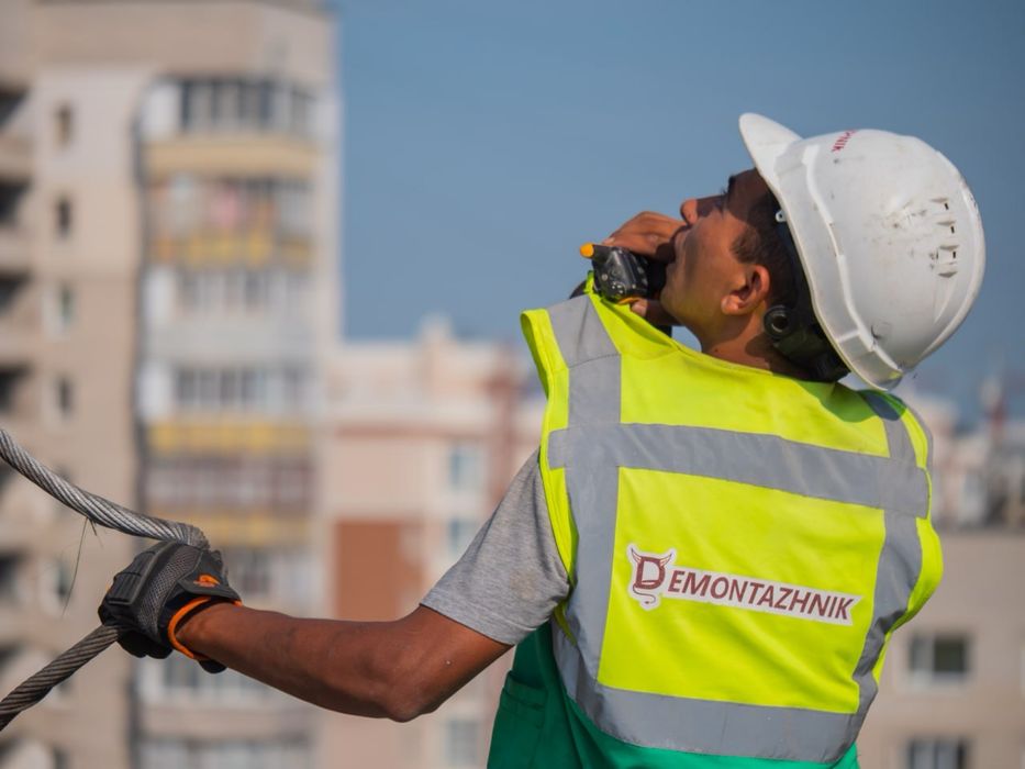 Демонтаж складу будинку дому, демонтаж бетону труби, демонтаж здания