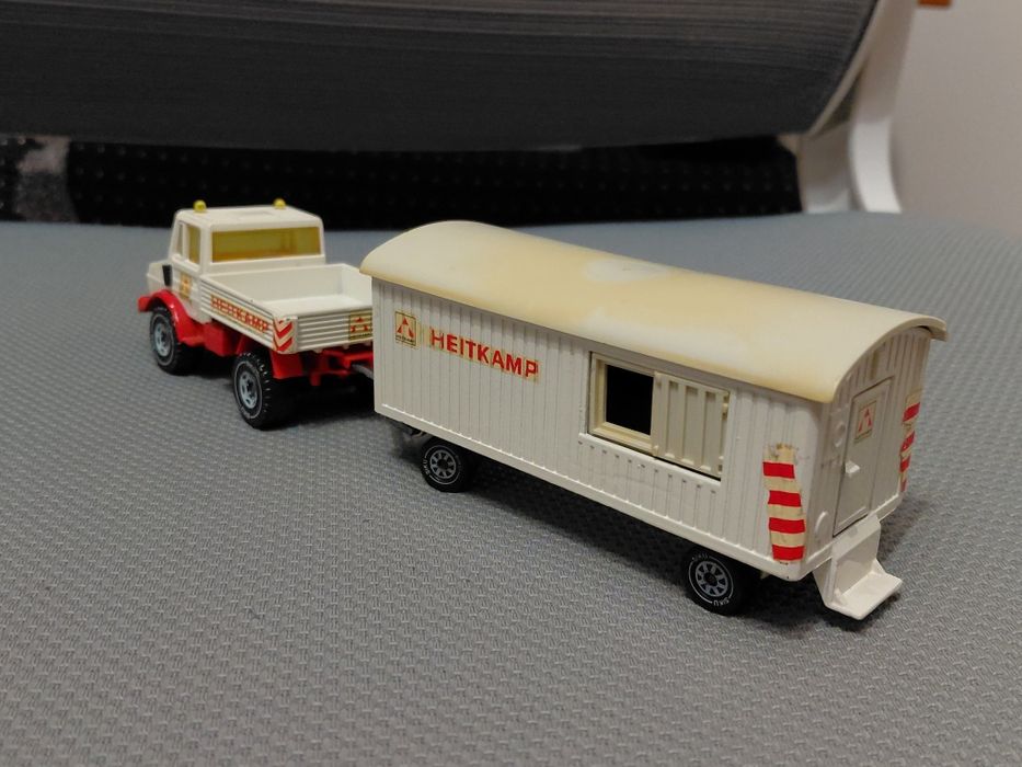 Siku Super 2519 – Mercedes Unimog + Atrelado Heitkamp (Vintage)