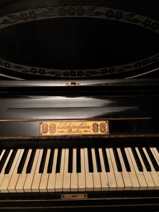 Schonlein Berlin pianino czarne