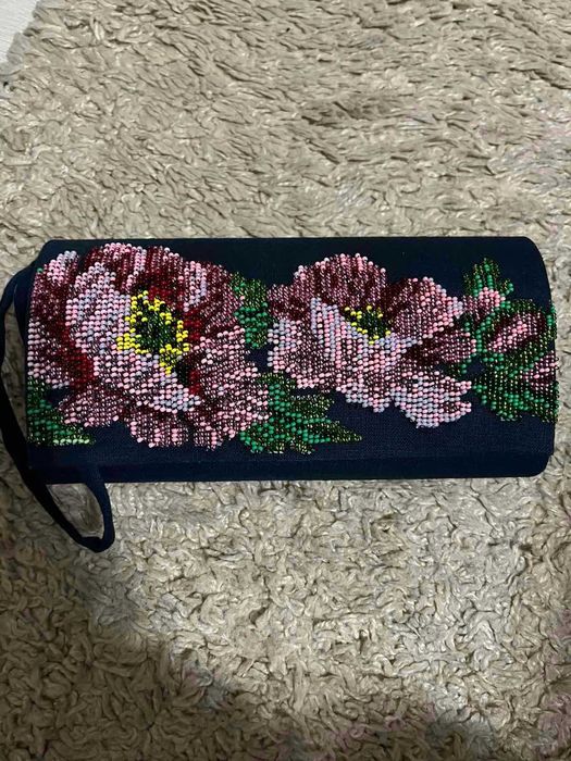 Клатч с вышивкой ручной