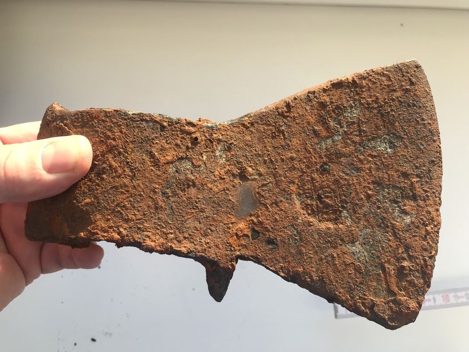 Сокира старовинна. Топор