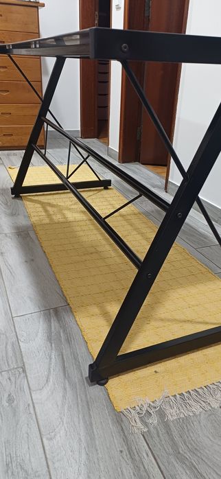 Secretária em metal e vidro