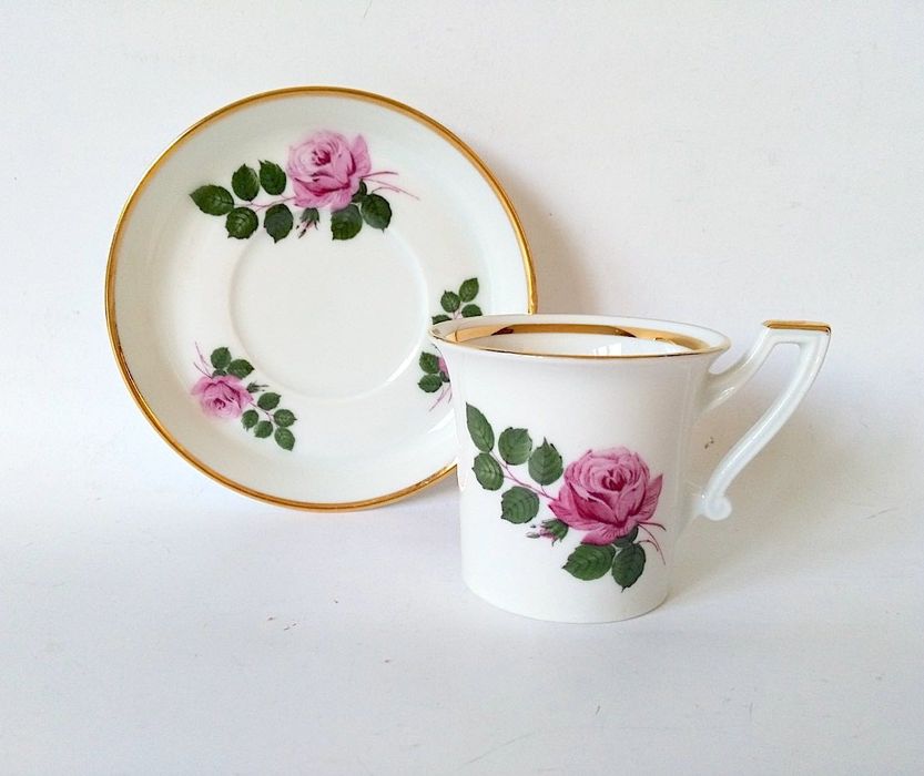 Zestaw filiżanka i spodek duo do mokki z porcelany w róże różyczki