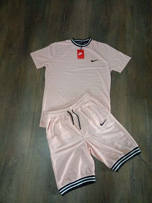 Komplet Nike stylowy