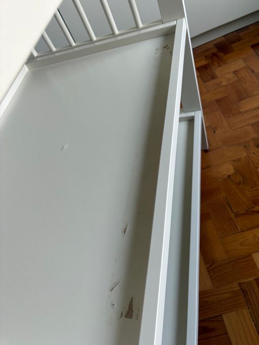 Berço com colchão e muda fraldas