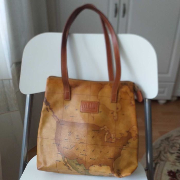 Сумочка відомого бренду.