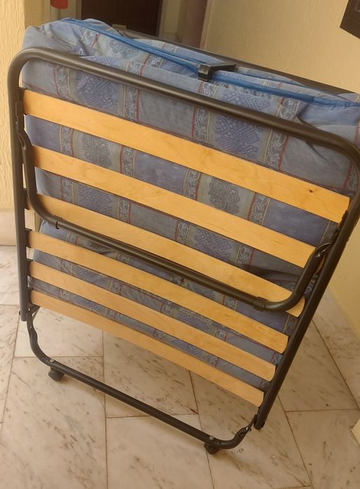 Divã de solteiro novo