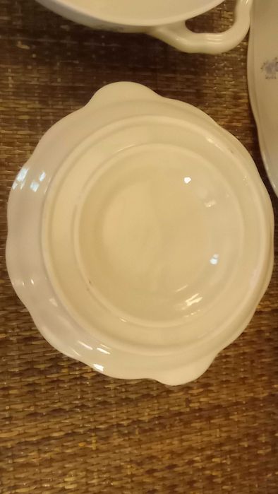 Zestaw naczyń porcelanowych do serwowania