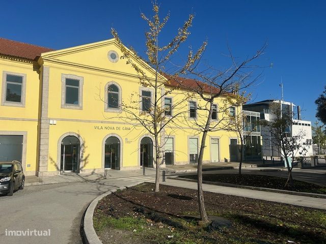 Apartamento T1 com varanda, garagem e elevador