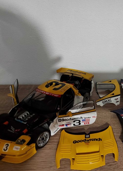 Corvette C5-R - 1:18 Autoart Esmoriz • OLX.pt