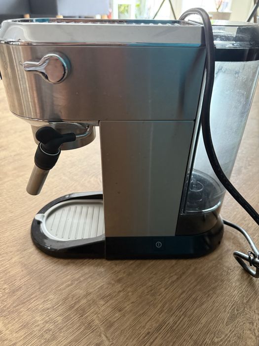 Ekspres do kawy delonghi dedica