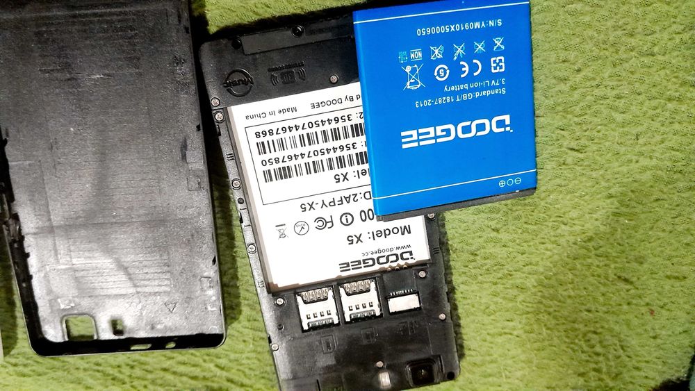 Моб.телефоны не рабочие.