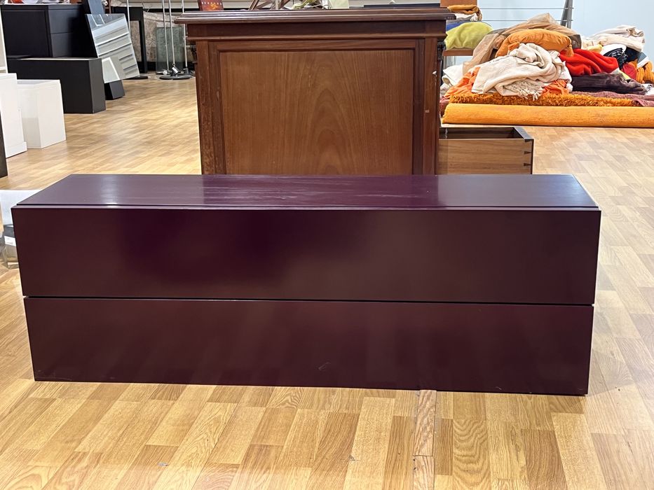 Movel com gavetas roxo