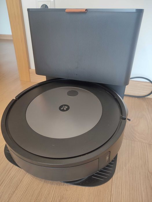 Irobot J7+ com 10 sacos de aspiração