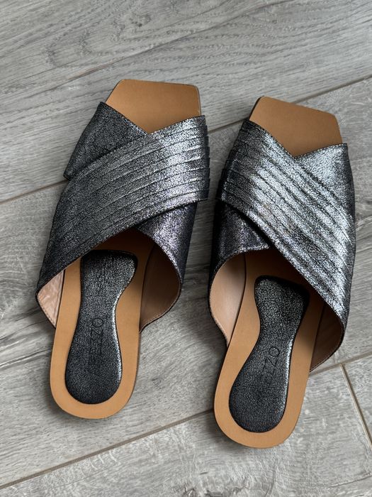 Шльопанці  шкіряні Arezzo 38