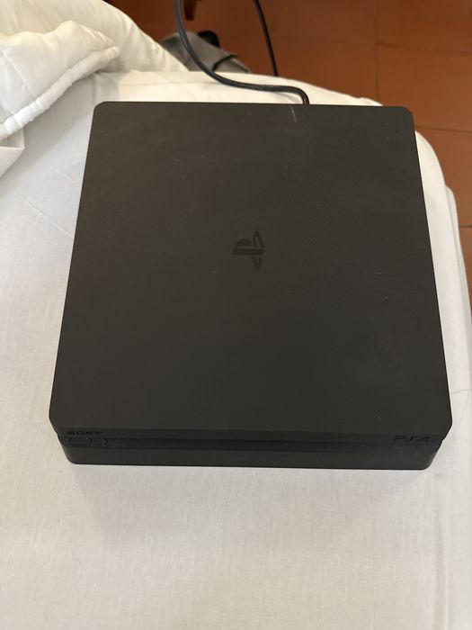Playstation 4 com comando