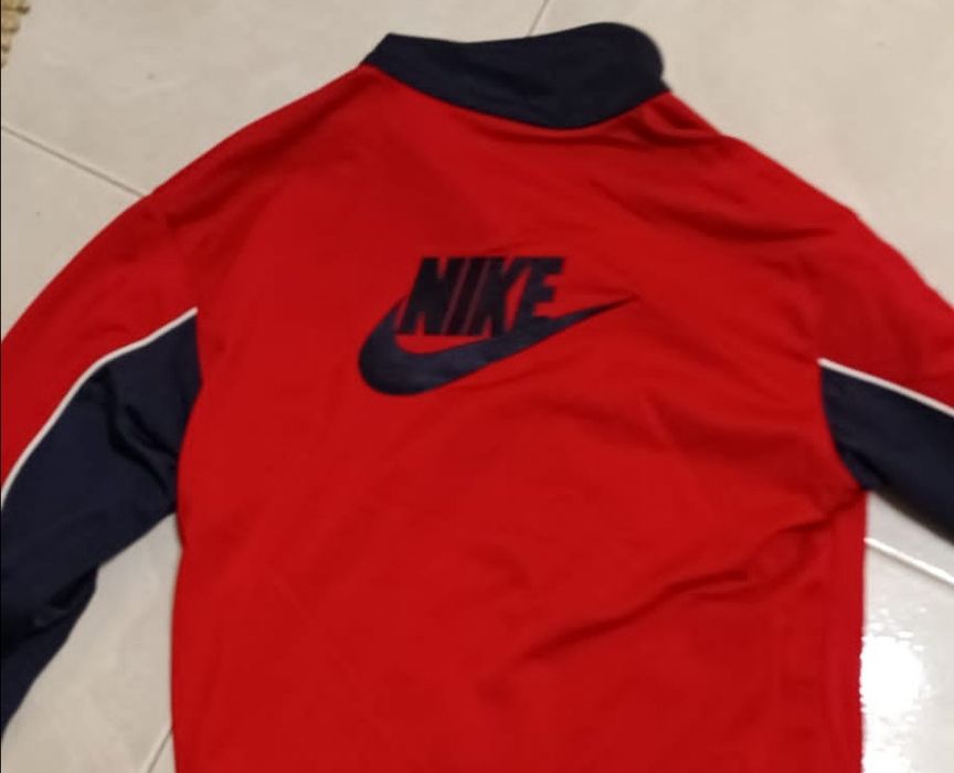 Casaco de criança 12 anos  Nike ótimo