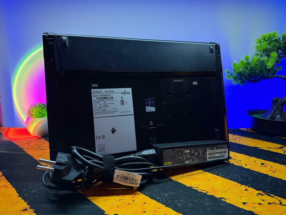 Fujitsu S936, i5-6200u, 8gb, 256gb ssd m2
