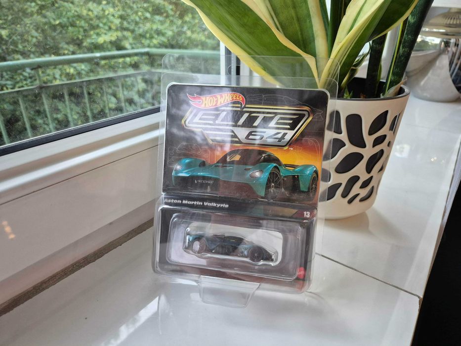 Hot Wheels ELITE64 Aston Martin Valkyrie - Stan Idealny