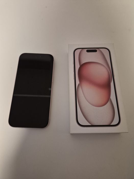 IPhone 15 różowy