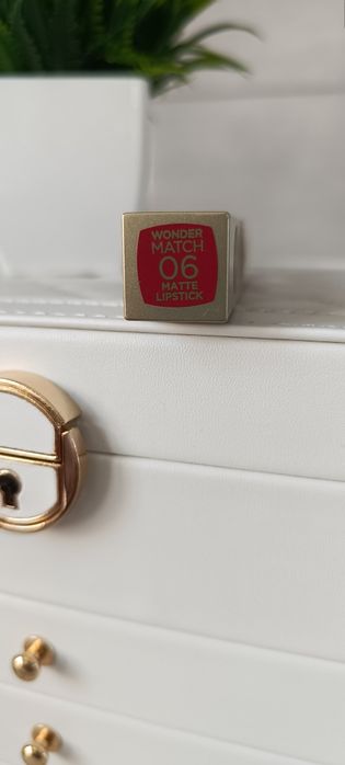 Eveline wonder match pomadka matowa w płynie