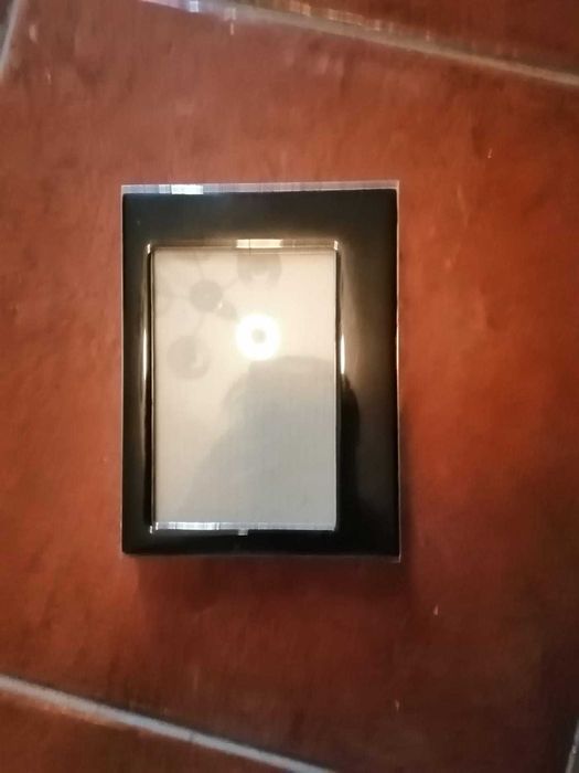 moldura preta rectangular