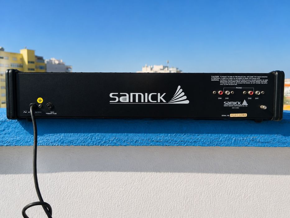 Vendo mesa de mistura Samick SM-1200P