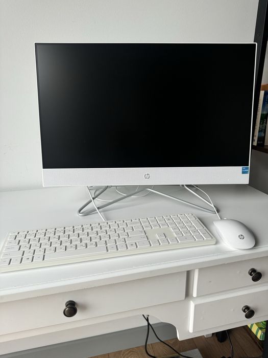 Komputer HP24  AiO  Dotykkwy Notebook Intel i 3  4 Gb windows 11