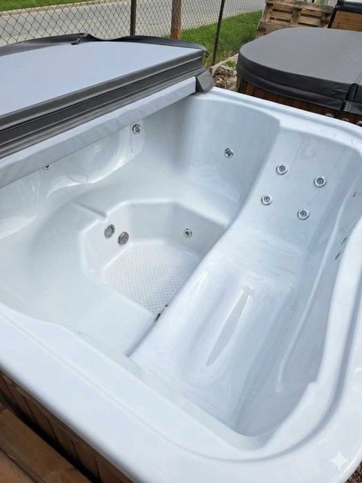 Wkład akrylowy do balii ogrodowej | z miejscem leżącym| kwadrat 203 x 203 cm  biała perła | Niecka do jacuzzi bani akryl | Balia Technic