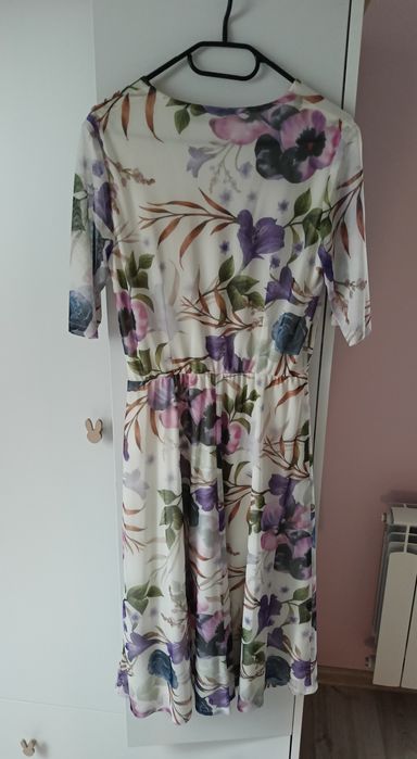 Sukienka w kwiaty r. 38