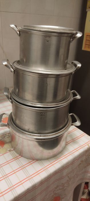 Tachos e panela em inox