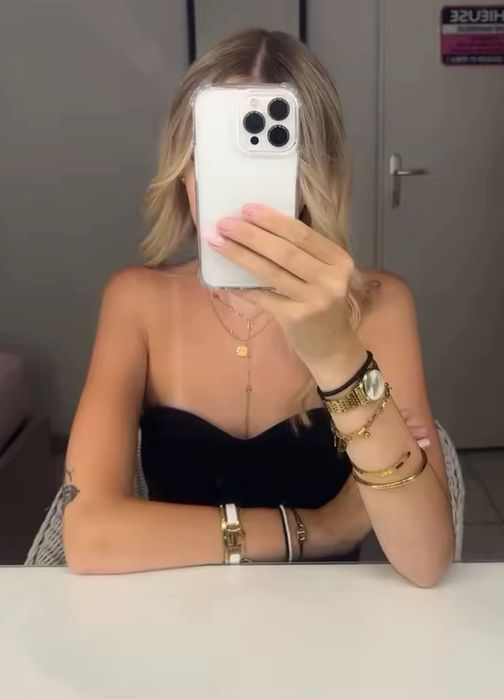 Чорний базовий топ з пушап пуш ап ефектом на тонких бретельках