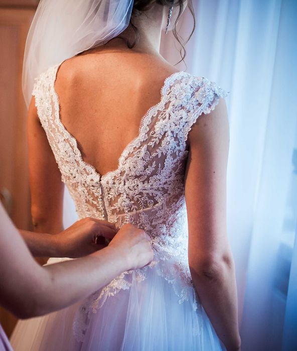 Suknia ślubna śnieżna biel