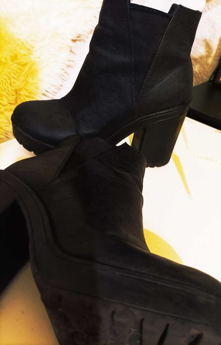 Buty czarne na koturnie,nowe, rozm.38/39