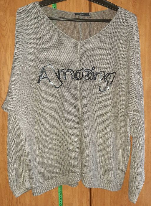 Szara bluza z napisem