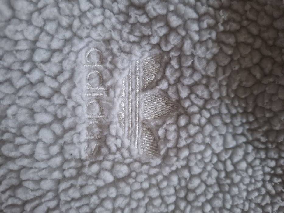 Kurtka Adidas ze sztucznego misia M/ L