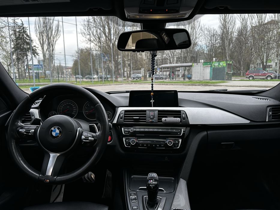 BMW F30 330I 2017p