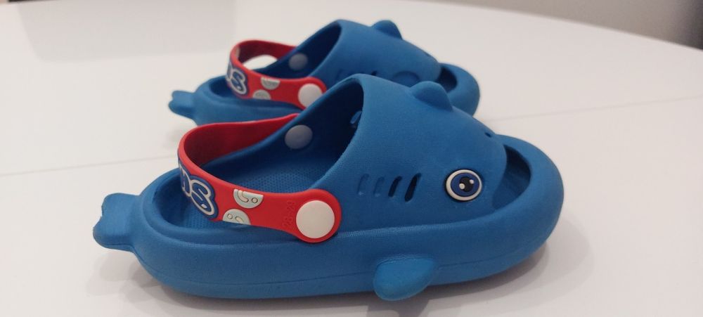 Klapki piankowe Shark