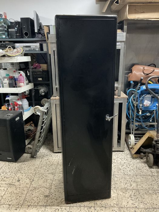 Armario , cacifo para guardar bens pessoais