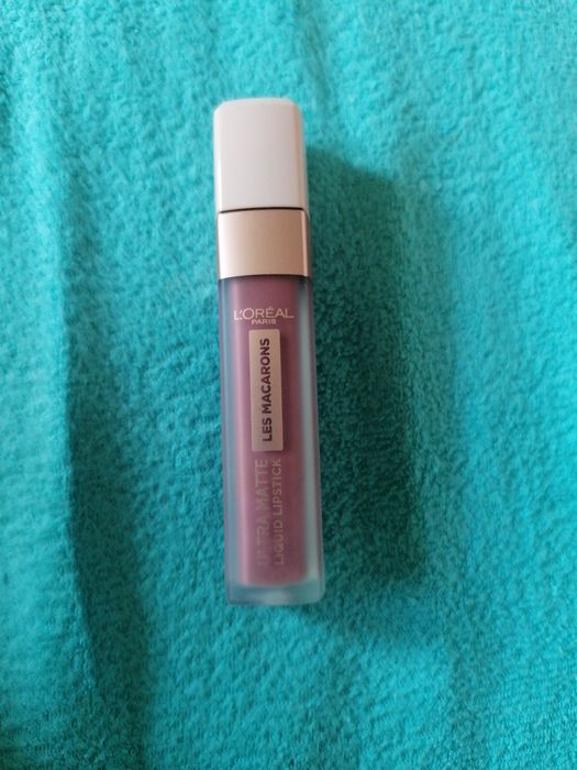 Pomadka w płynie Loreal Les Macarons  Kolor nr 824 3 sztuki