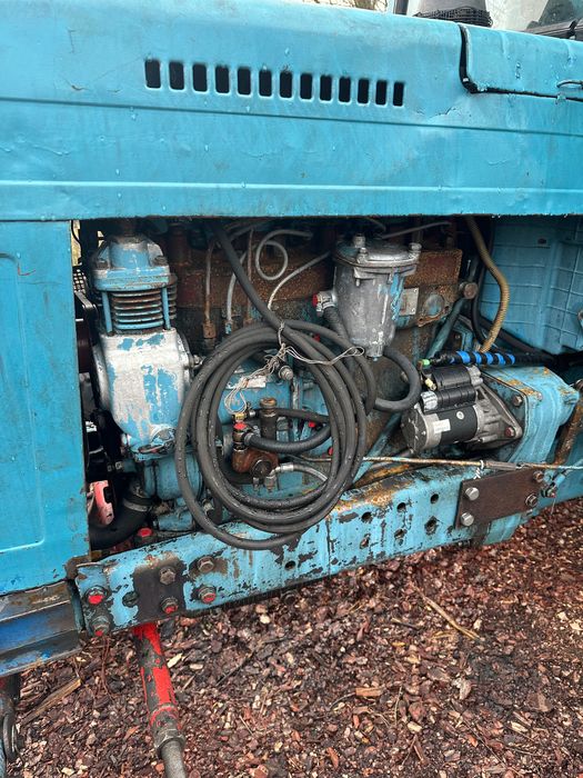 Трактор МТЗ 80 .