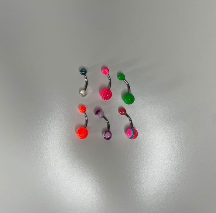 6 conjuntos de piercings + 13 peças