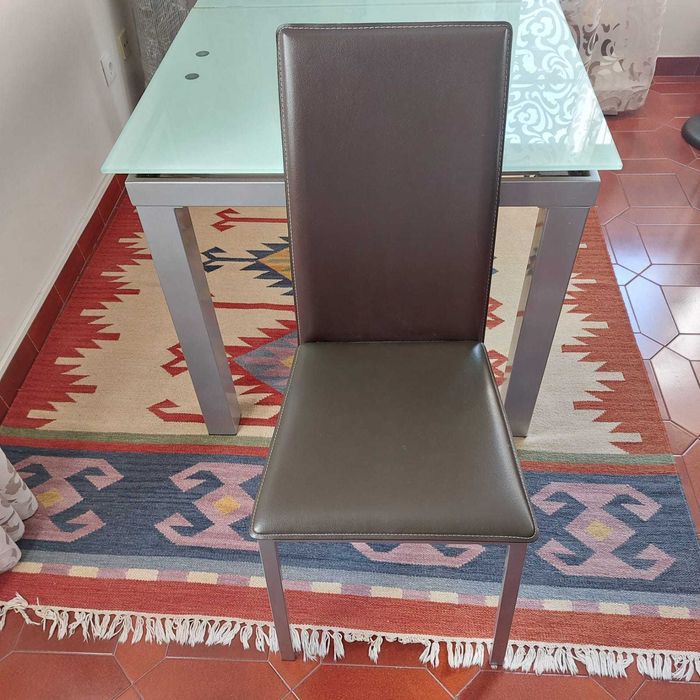 Mesa Extensível de vidro com 4 cadeiras