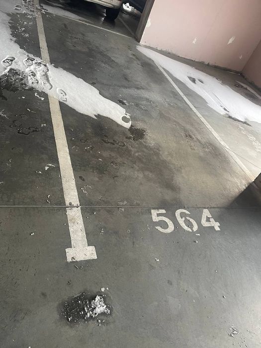 Продам паркомісце Драгоманова, 1-н
