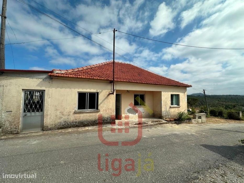 Moradia T4 em Reconstrução - Barrocaria / Olival!