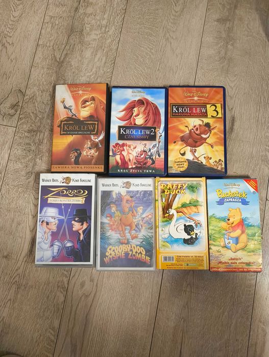 15 kaset VHS – Disney, Warner Bros, Król Lew, Smurfy, Asterix, Bob Budowniczy