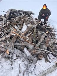 Обрізки дощок, бруса та інші дерев’яні залишки будівництва без сміття