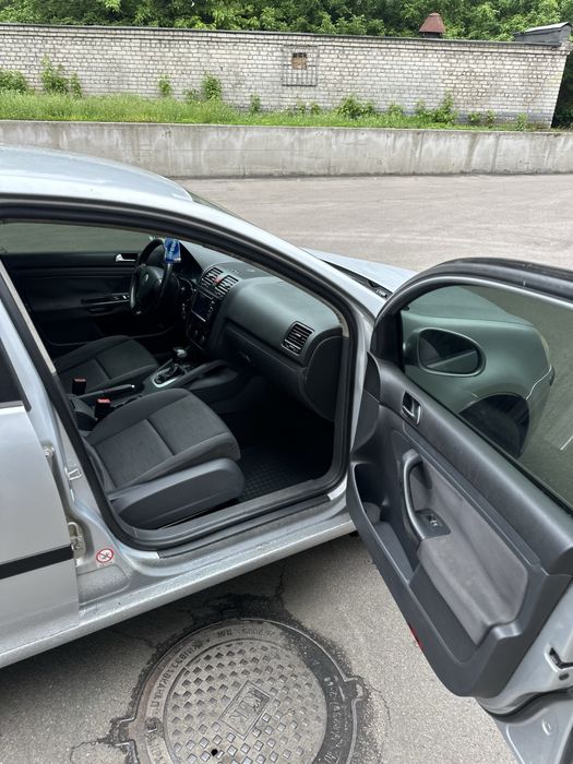 Volkswagen Golf V! Автомат! 1.6 mpi!